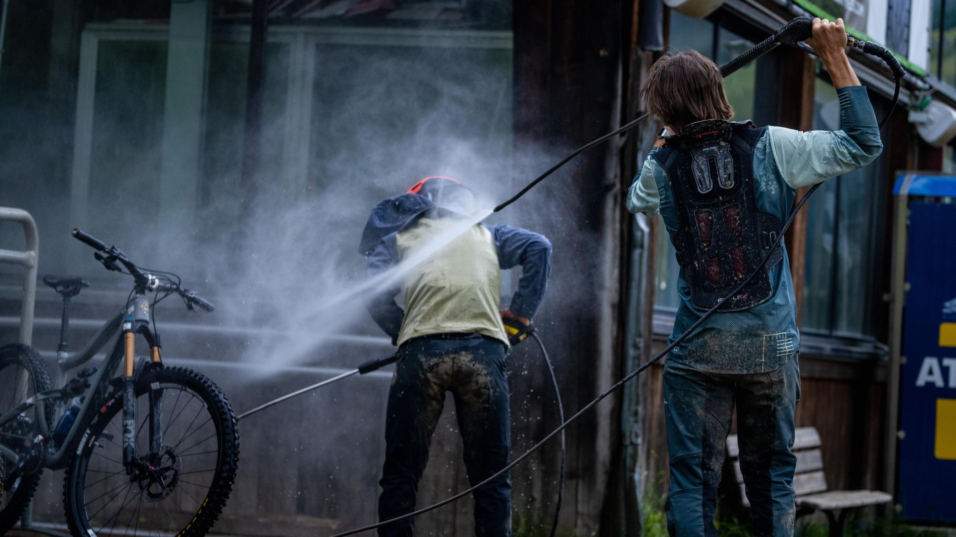 Tuulenpitävät takit